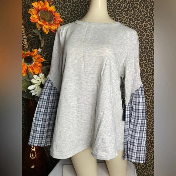 🌴3/$30🌴DOE & RAE Heather Grey/Navy Plaid Long Bell Sleeve Cotton Top NWT - Picture 4 of 12